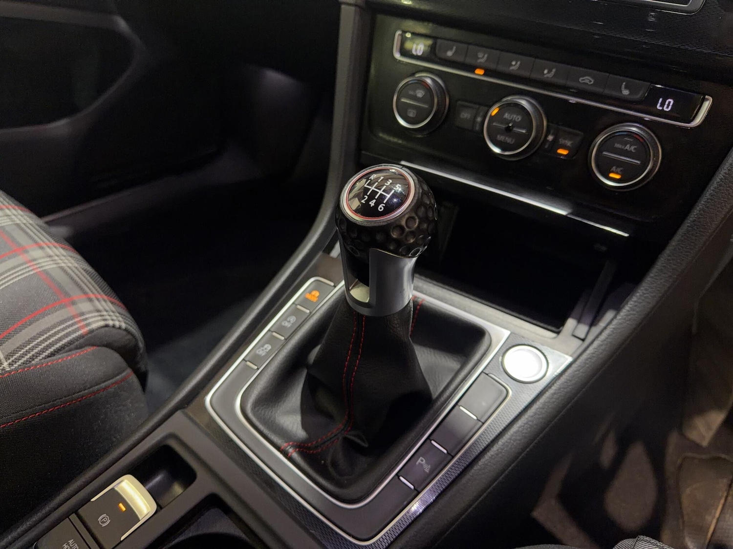 Used Volkswagen Golf 2016 for sale - 77969998: Photo 28