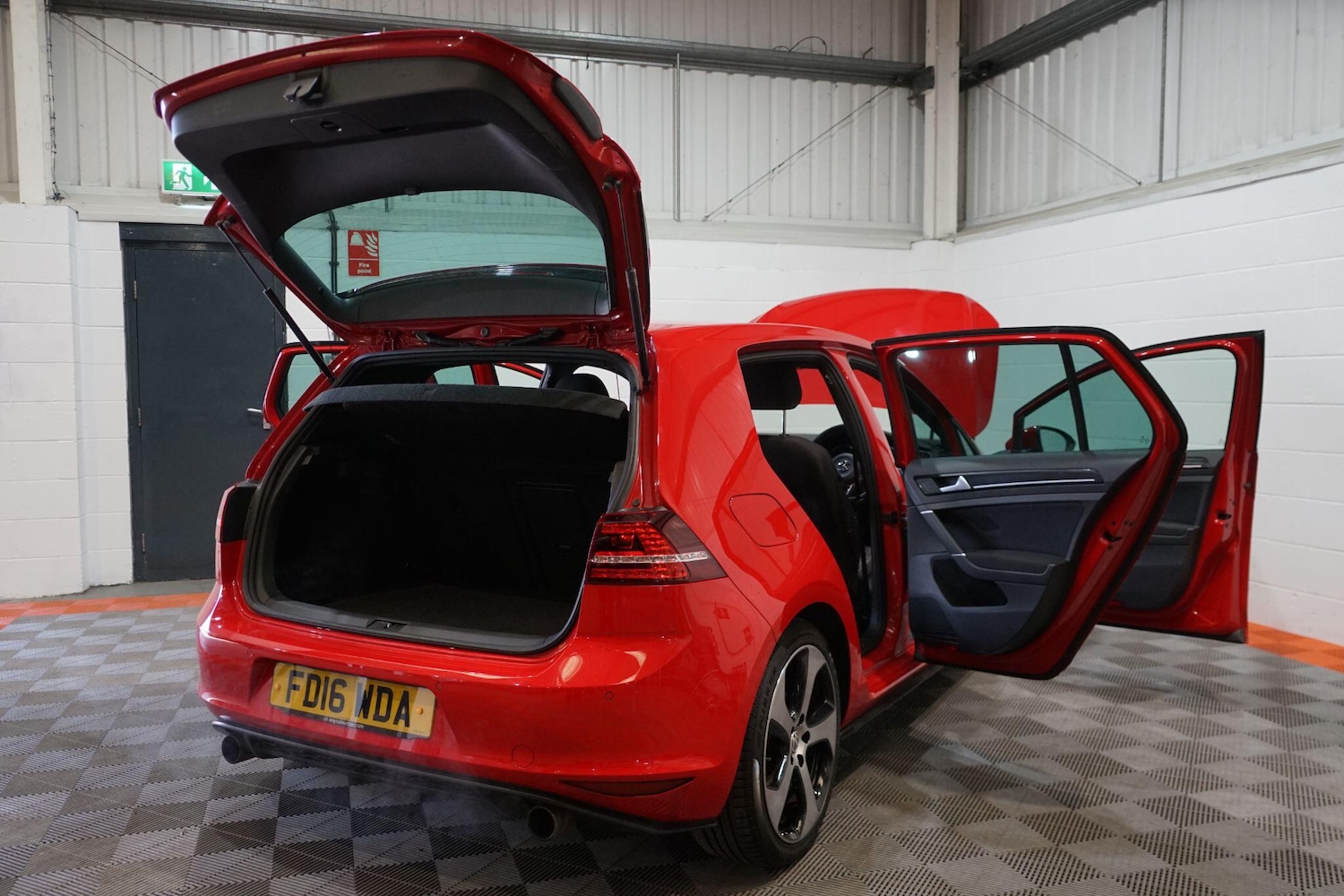 Used Volkswagen Golf 2016 for sale - 77969998: Photo 68