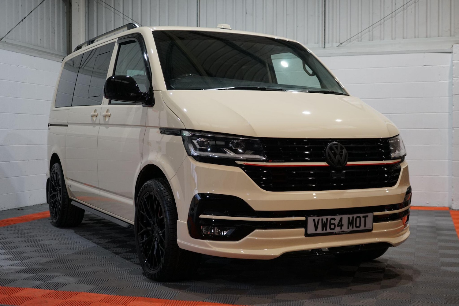 Used Volkswagen Transporter 2024 for sale - 76803540: Photo 1