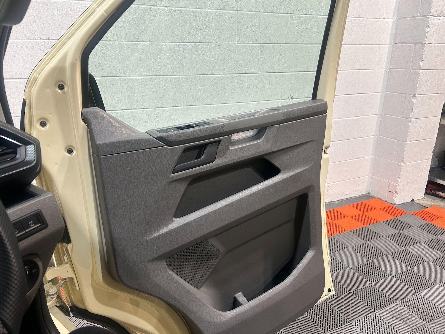 Used Volkswagen Transporter 2024 for sale - 76803540: Photo 29