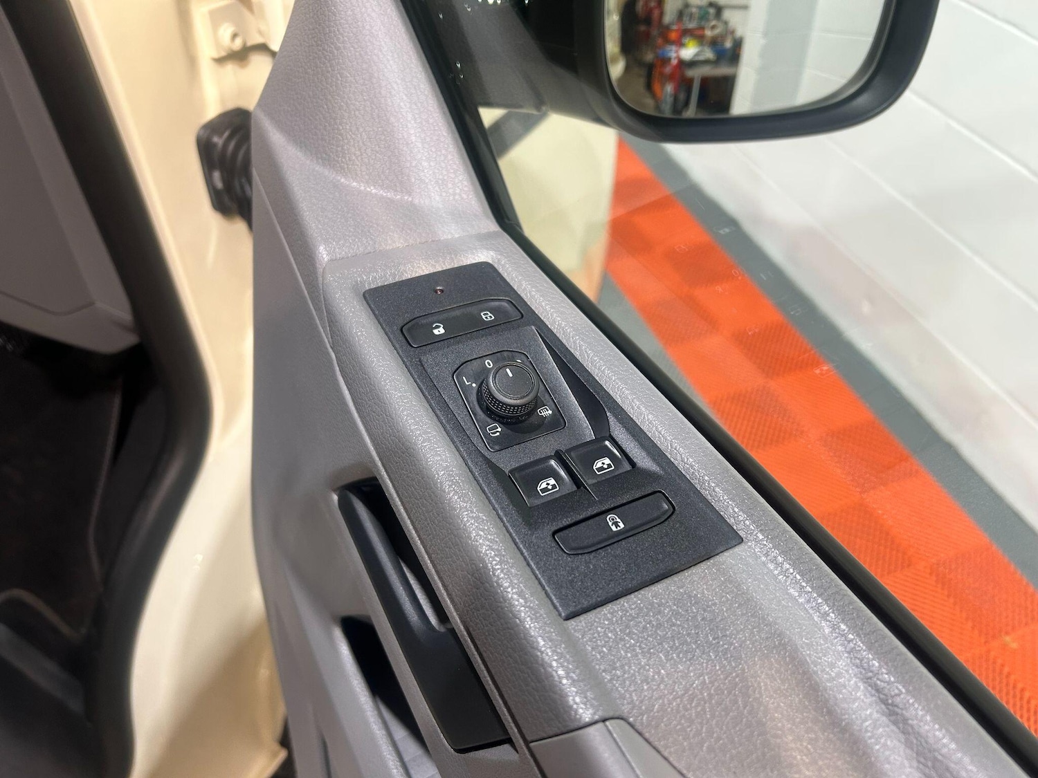 Used Volkswagen Transporter 2024 for sale - 76803540: Photo 30