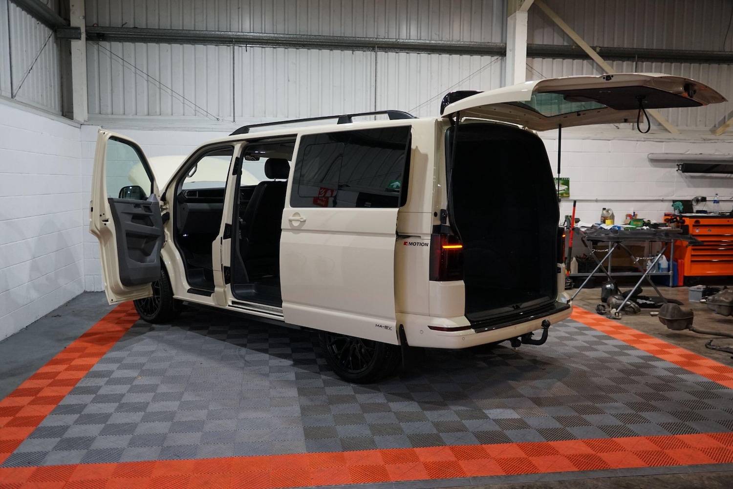 Used Volkswagen Transporter 2024 for sale - 76803540: Photo 46