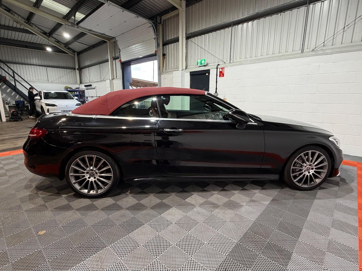 Used Mercedes-Benz C Class 2018 for sale - 77174888: Photo 2