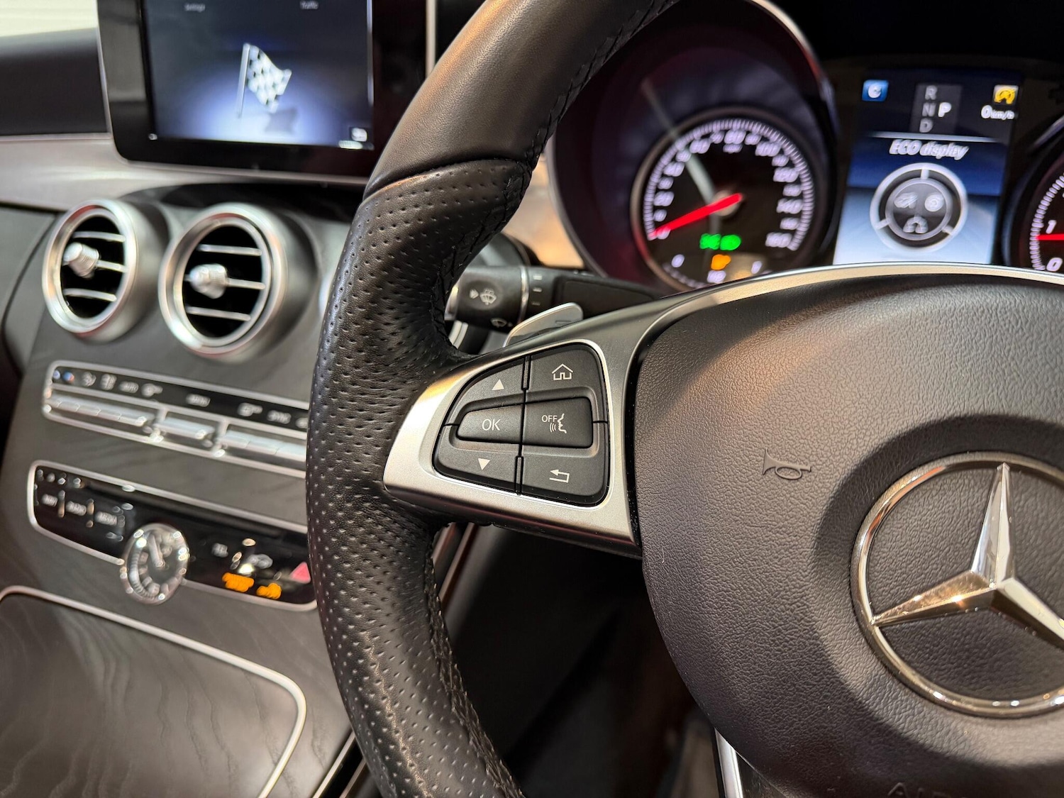 Used Mercedes-Benz C Class 2018 for sale - 77174888: Photo 40