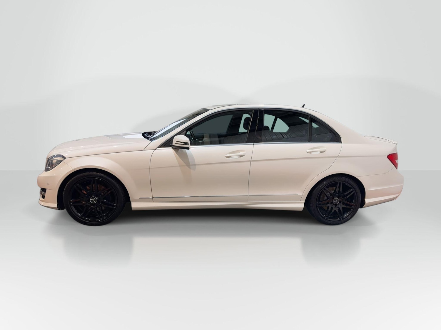 Used Mercedes-Benz C Class 2013 for sale - 77612468: Photo 2