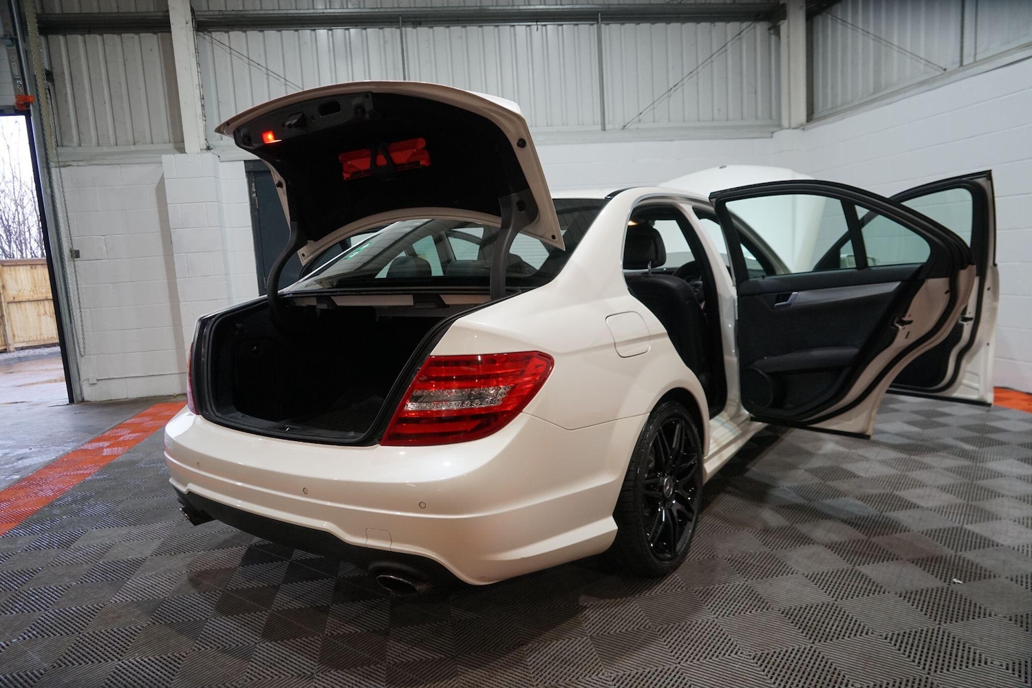 Used Mercedes-Benz C Class 2013 for sale - 77612468: Photo 23