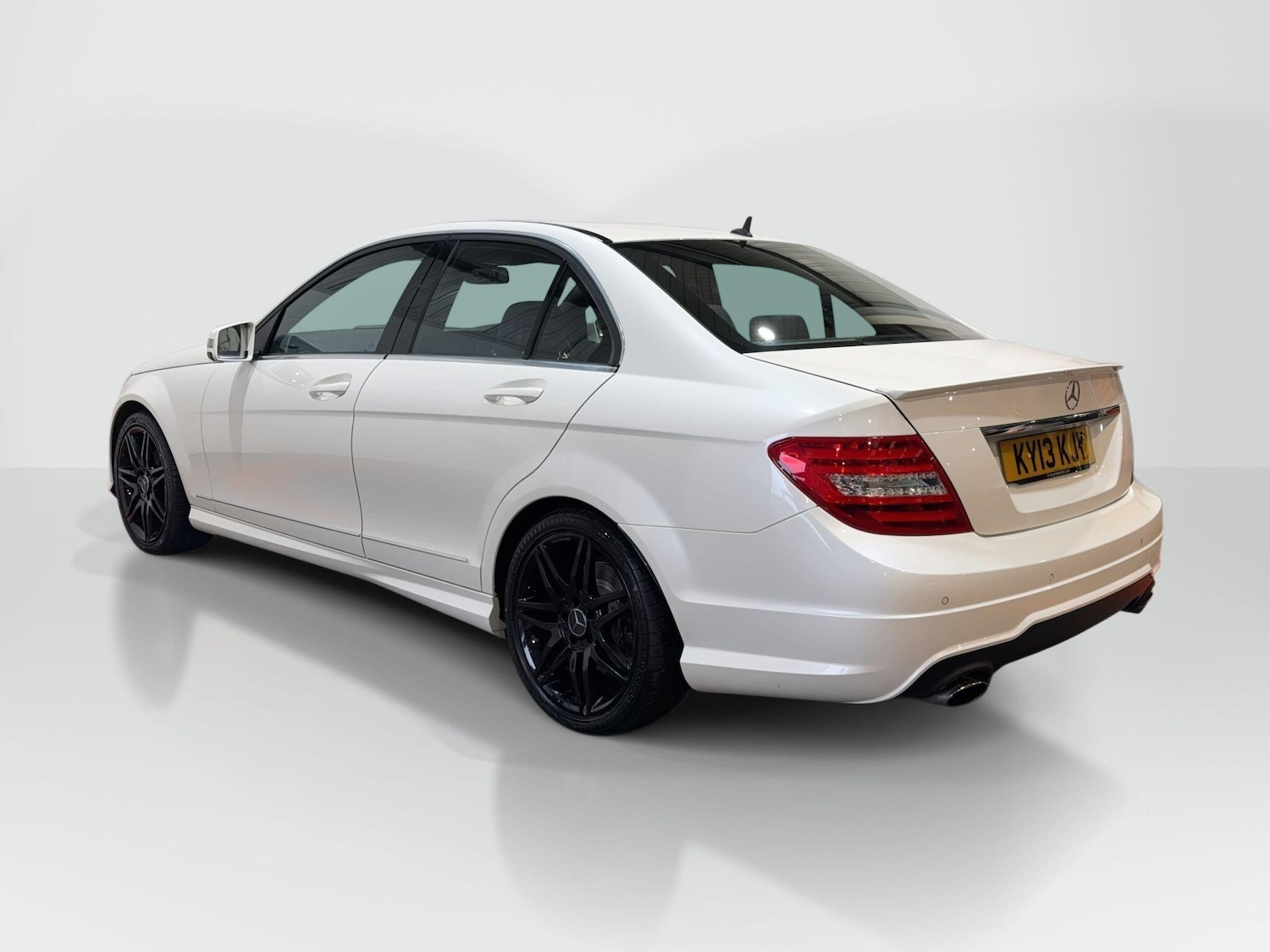 Used Mercedes-Benz C Class 2013 for sale - 77612468: Photo 3