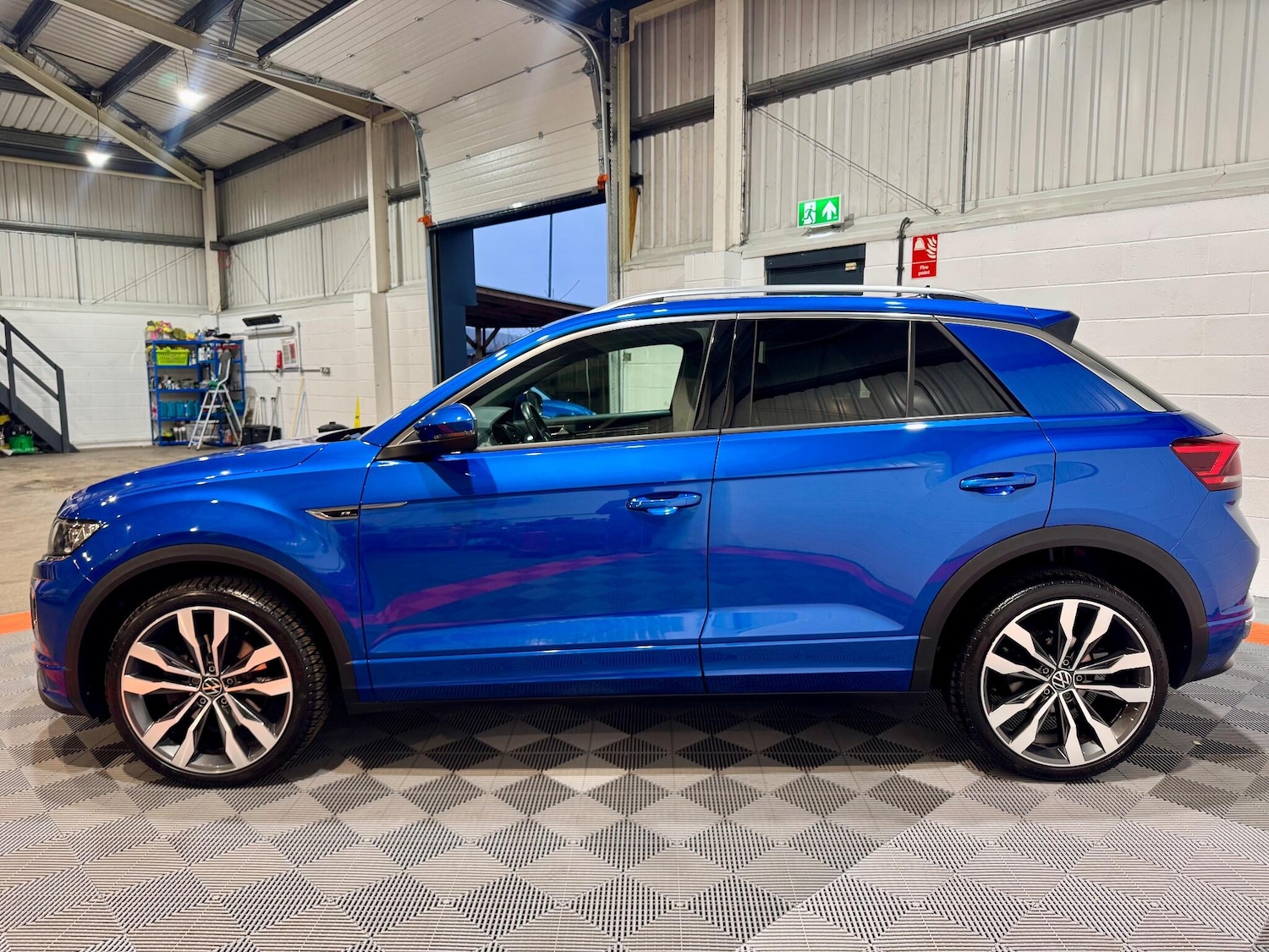 Used Volkswagen T-Roc 2022 for sale - 76803563: Photo 2