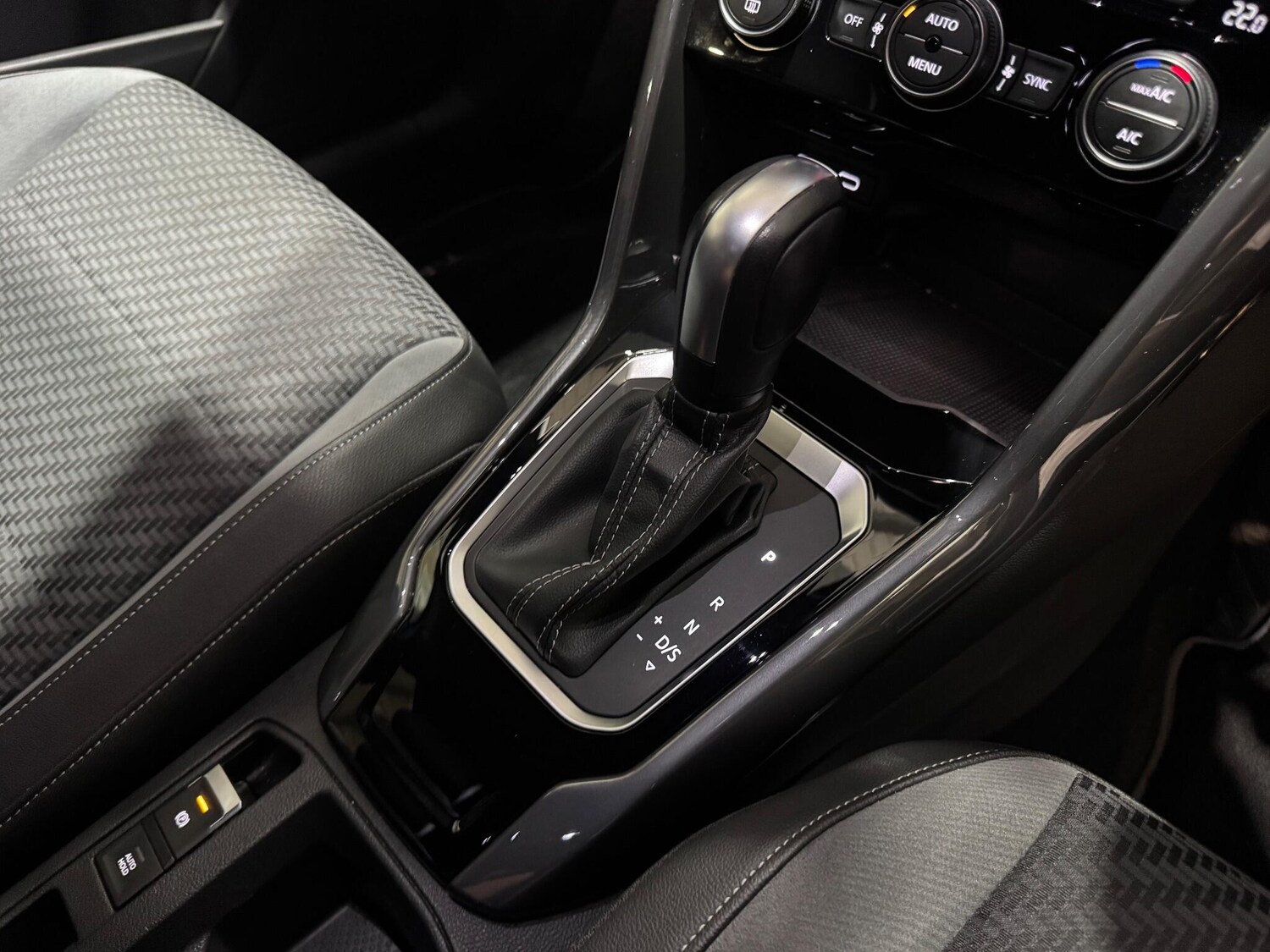 Used Volkswagen T-Roc 2022 for sale - 76803563: Photo 22