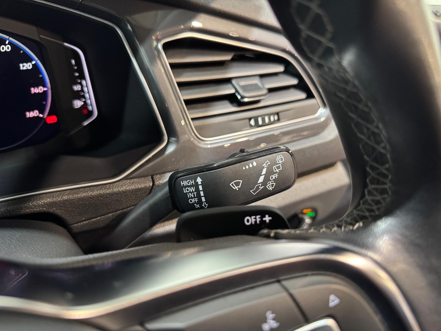 Used Volkswagen T-Roc 2022 for sale - 76803563: Photo 28