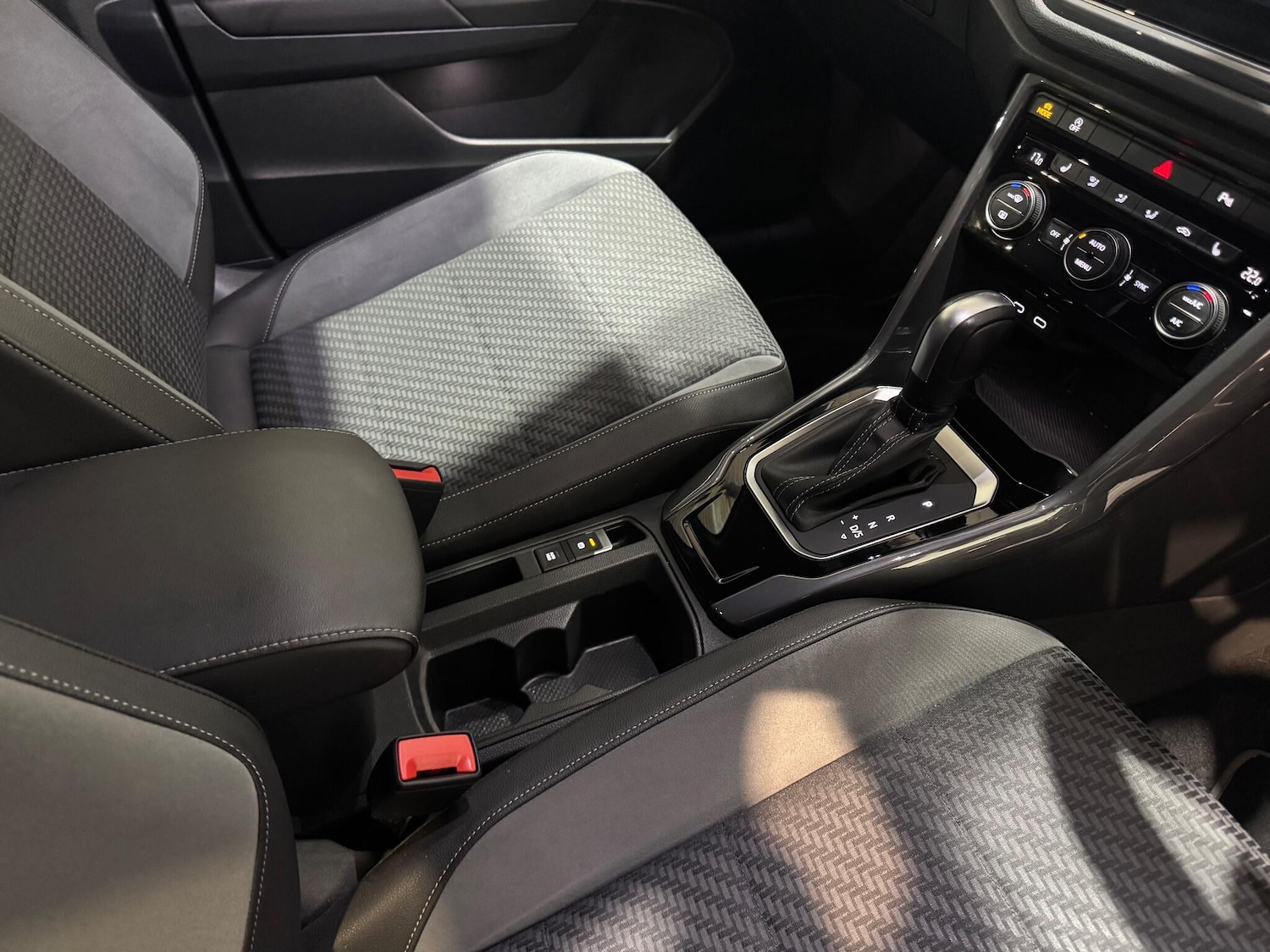 Used Volkswagen T-Roc 2022 for sale - 76803563: Photo 53