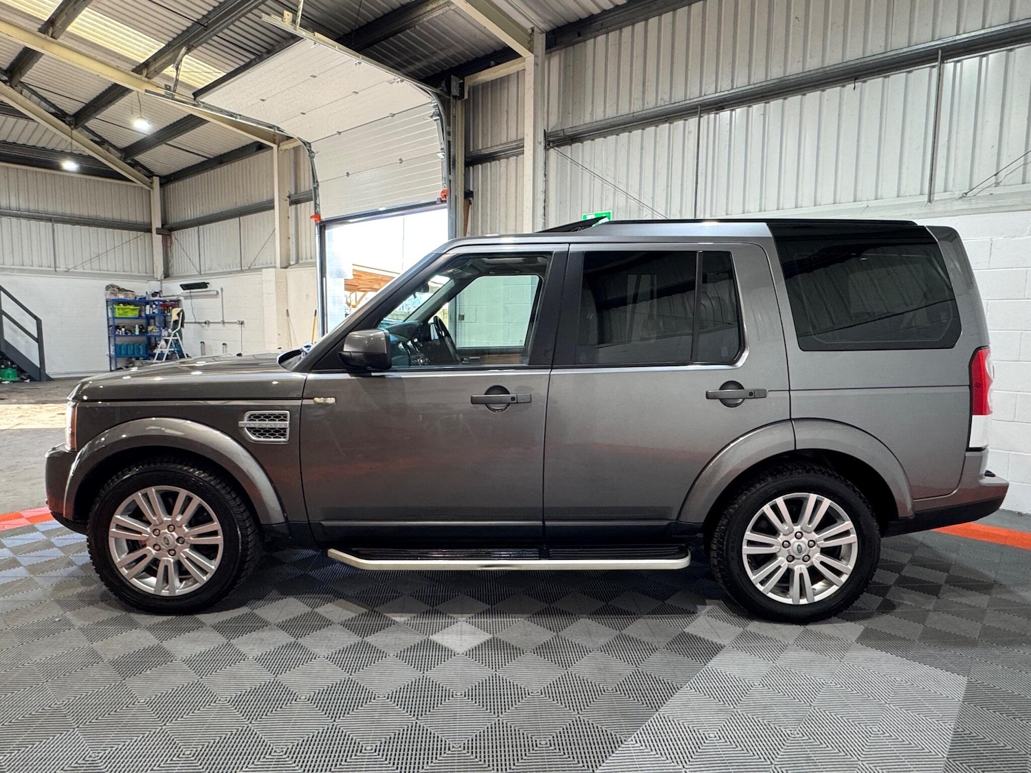 Used Land Rover Discovery 2011 for sale - 76803571: Photo 2