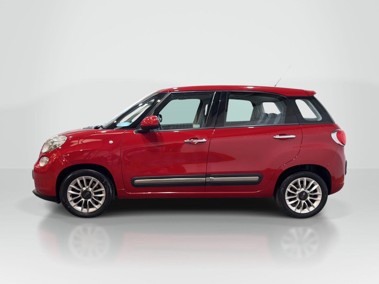 Used Fiat 500L 2013 for sale - 77823565: Photo 2