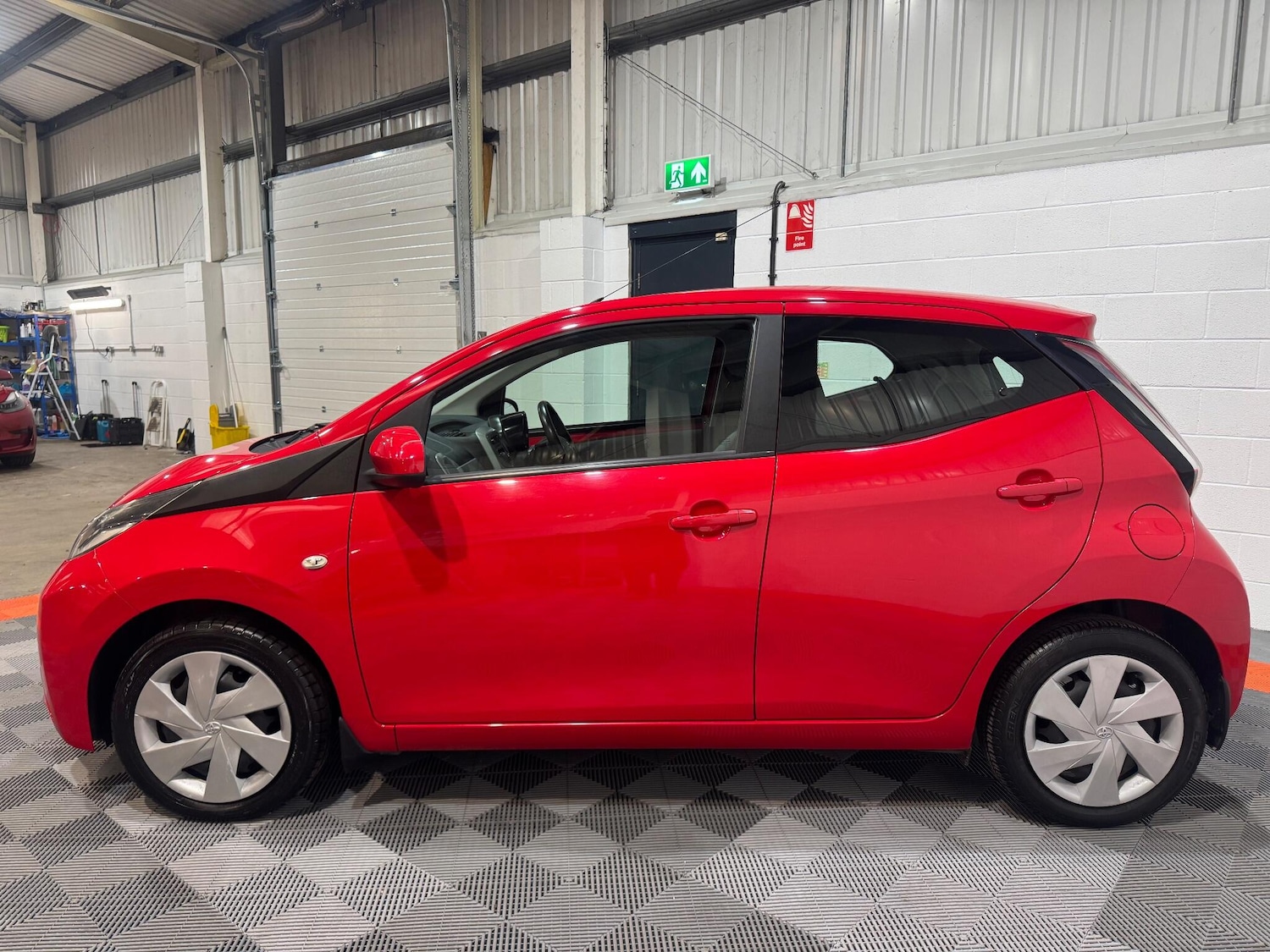 Used Toyota AYGO 2015 for sale - 76803543: Photo 2