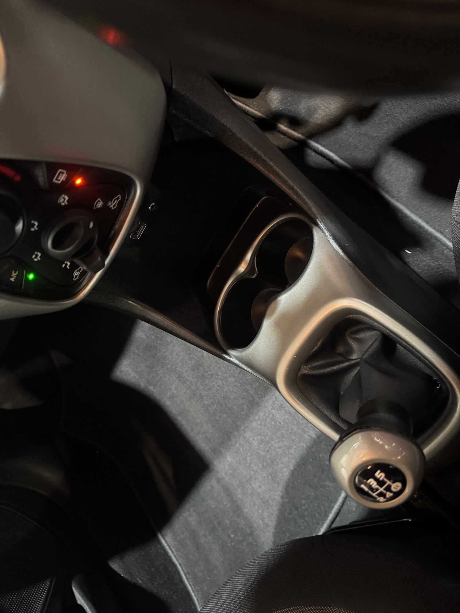 Used Toyota AYGO 2015 for sale - 76803543: Photo 48