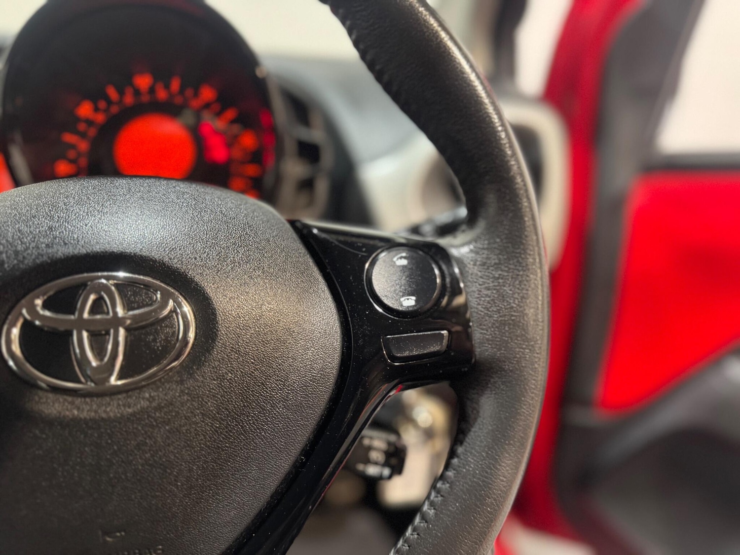 Used Toyota AYGO 2015 for sale - 76803543: Photo 49