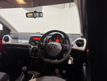 Used Toyota AYGO 2015 for sale - 76803543: Photo