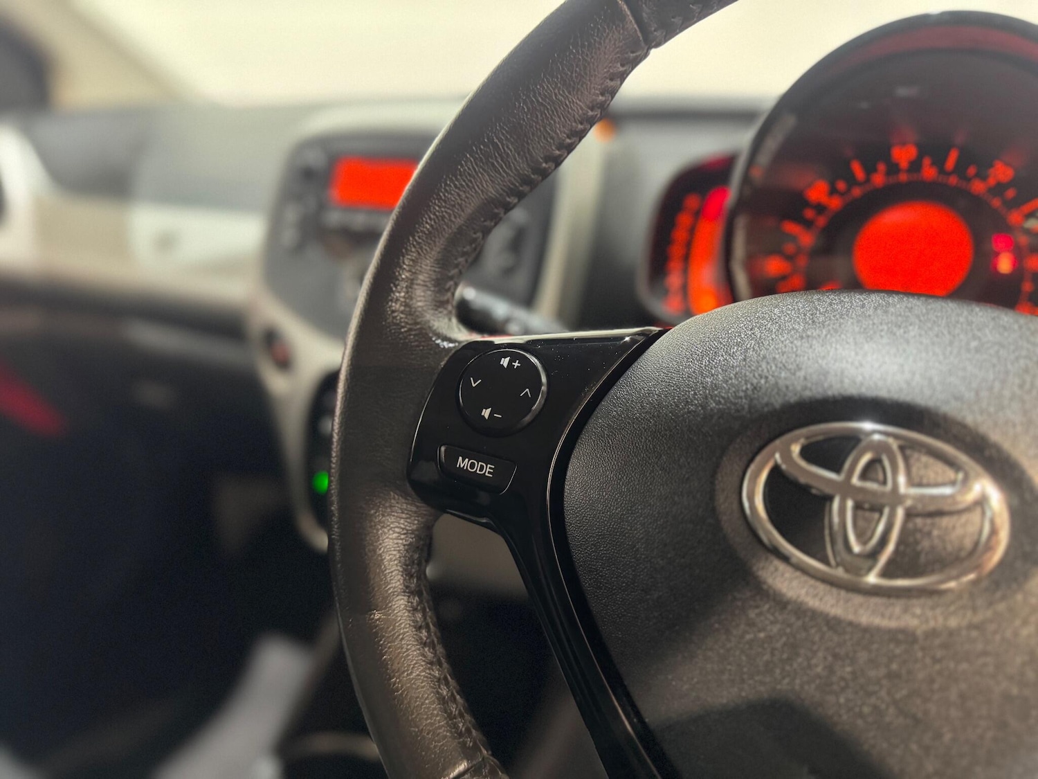 Used Toyota AYGO 2015 for sale - 76803543: Photo 50