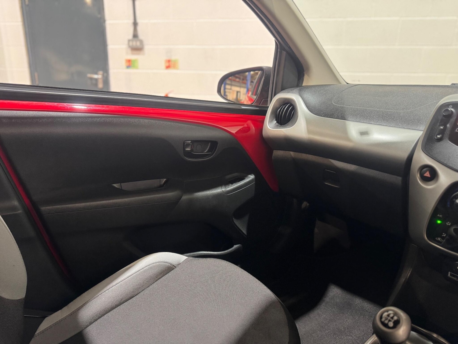 Used Toyota AYGO 2015 for sale - 76803543: Photo 54