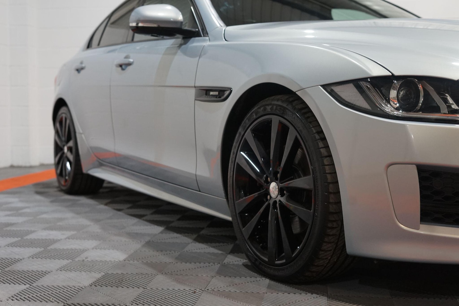 Used Jaguar XE 2015 for sale - 76803562: Photo 11