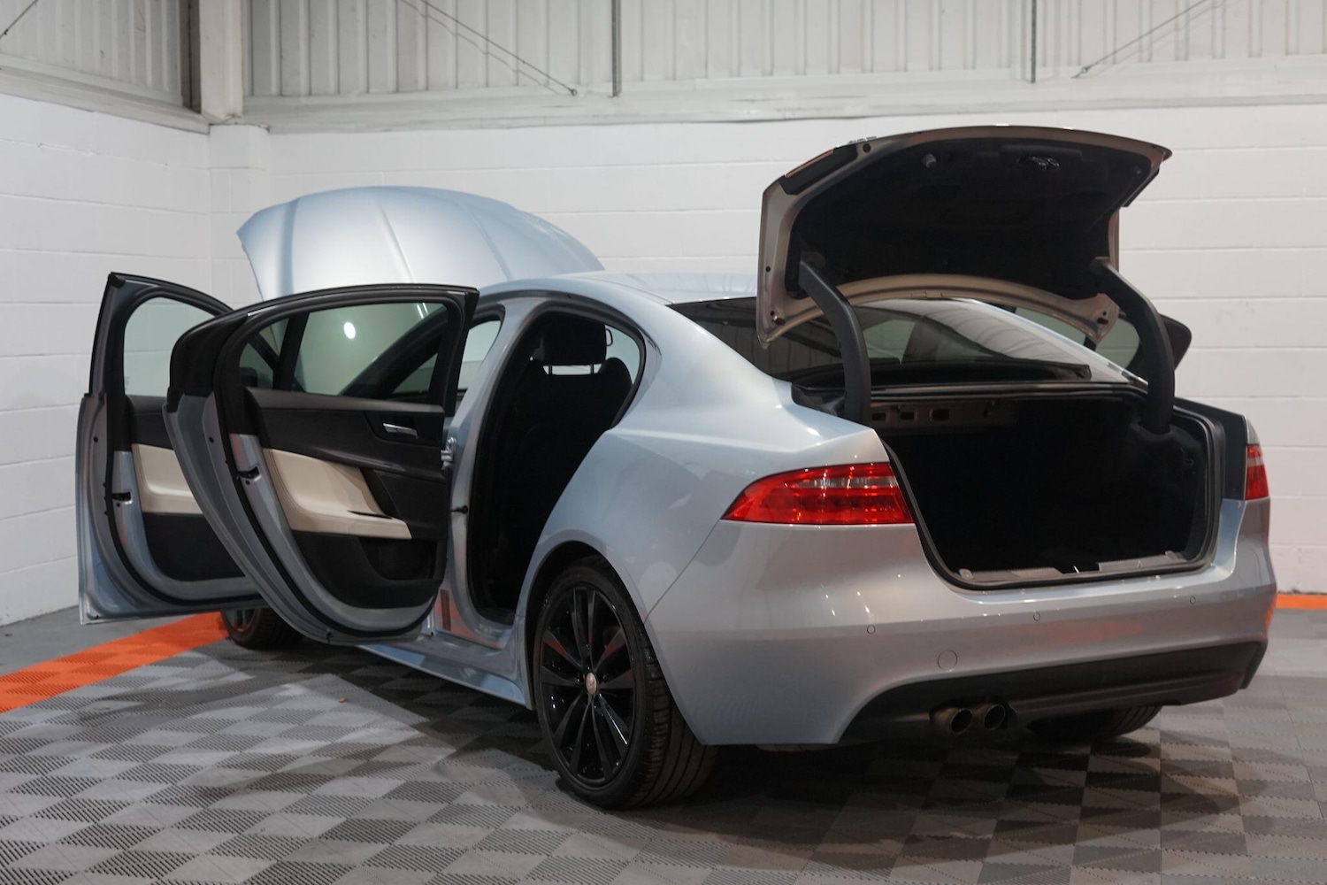 Used Jaguar XE 2015 for sale - 76803562: Photo 16