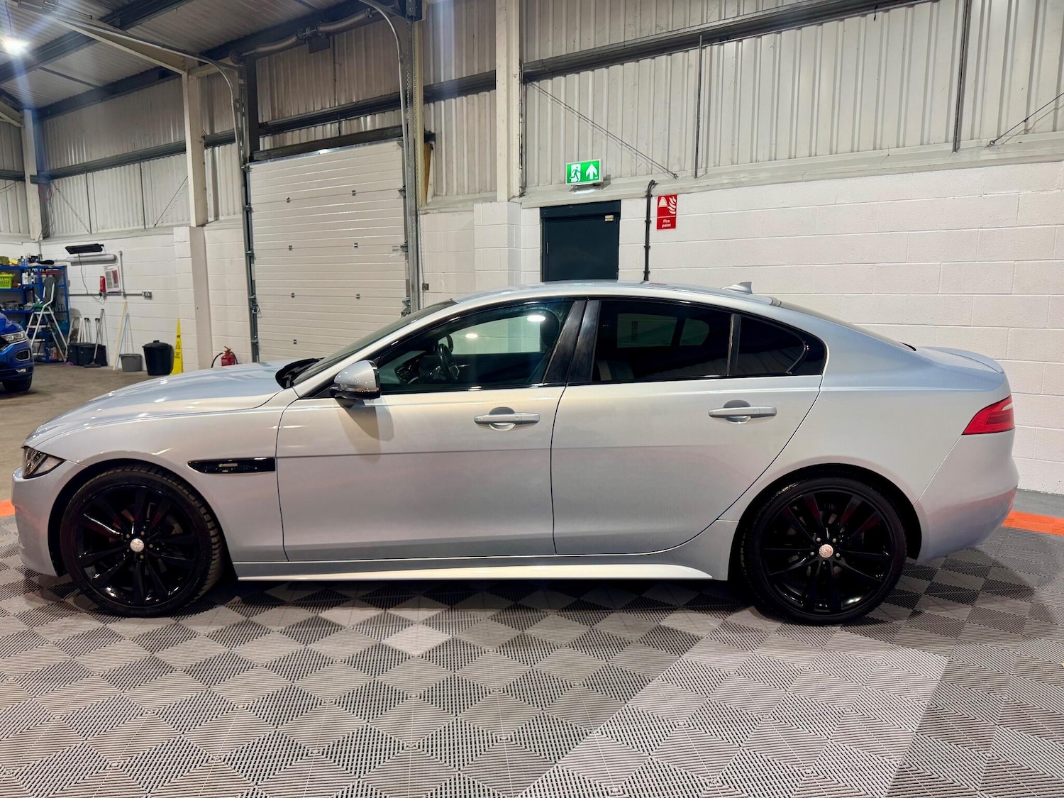 Used Jaguar XE 2015 for sale - 76803562: Photo 2