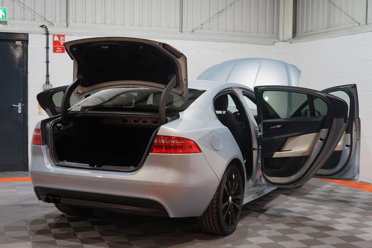 Used Jaguar XE 2015 for sale - 76803562: Photo 20