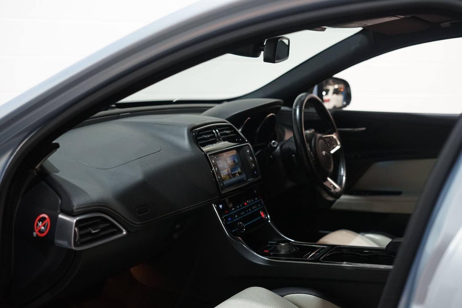 Used Jaguar XE 2015 for sale - 76803562: Photo 23