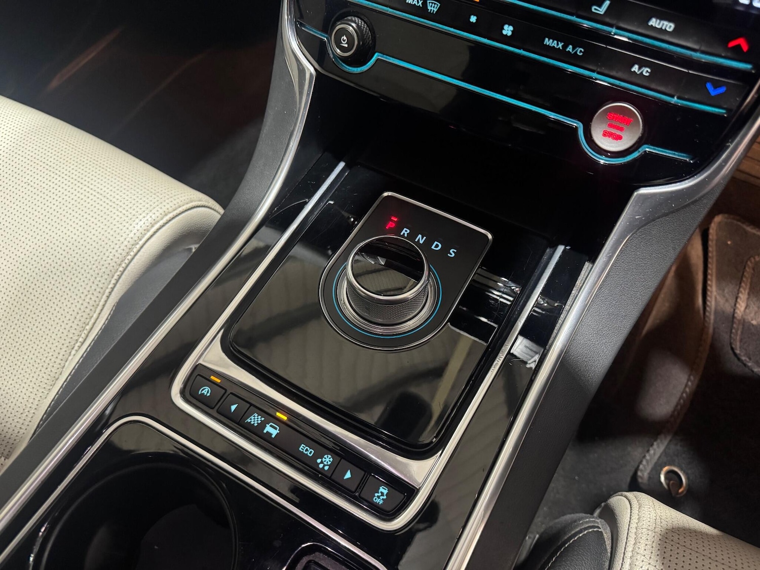 Used Jaguar XE 2015 for sale - 76803562: Photo 25