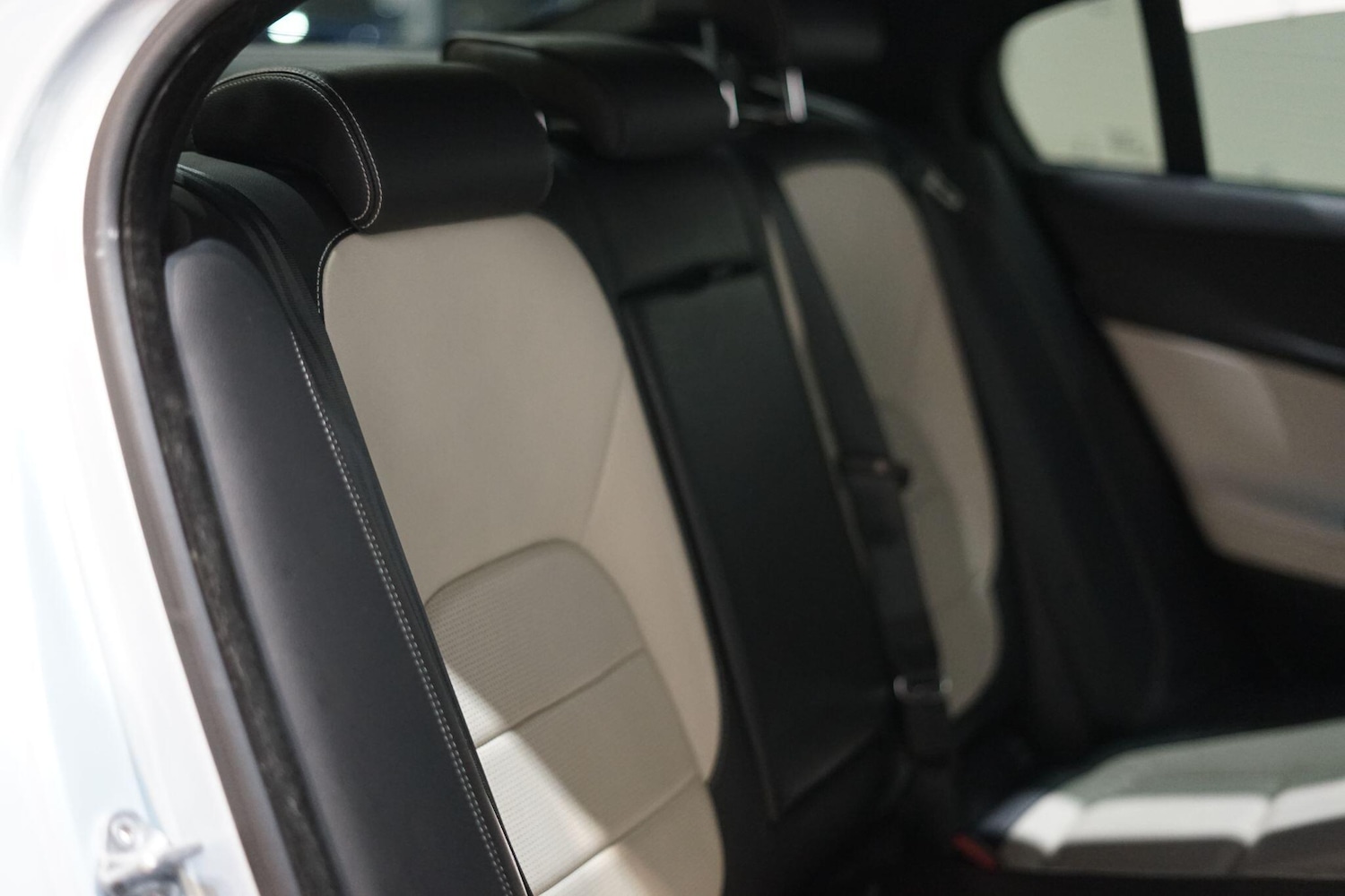 Used Jaguar XE 2015 for sale - 76803562: Photo 30