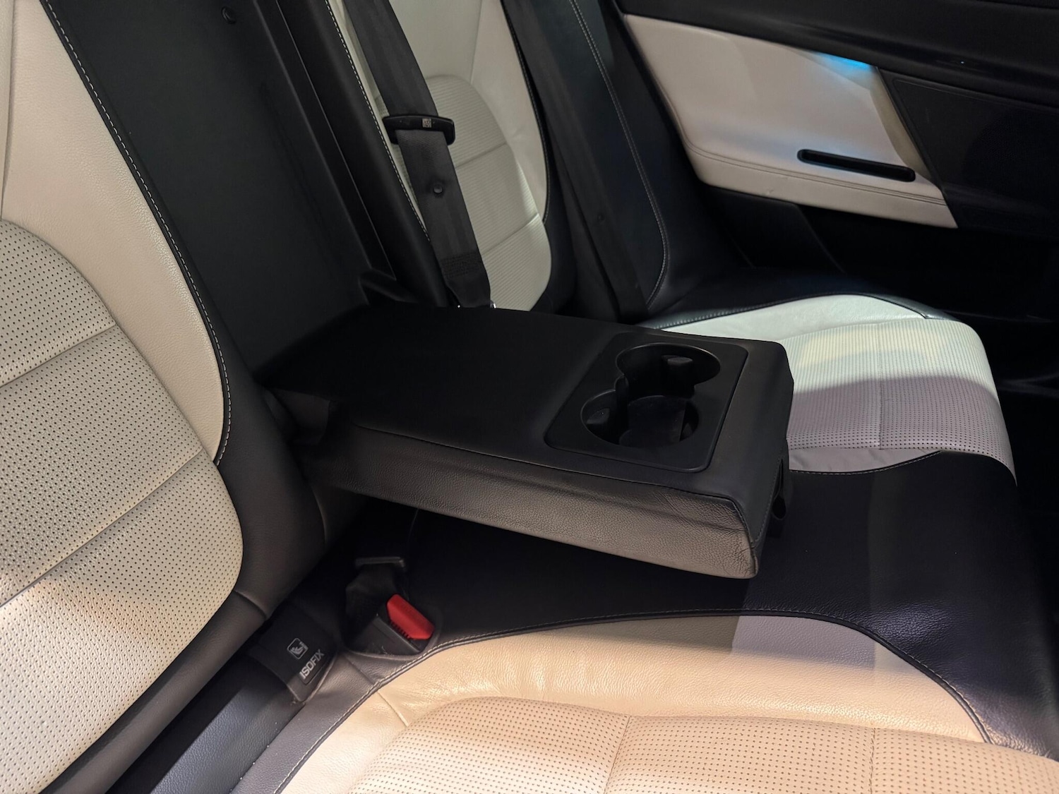 Used Jaguar XE 2015 for sale - 76803562: Photo 31