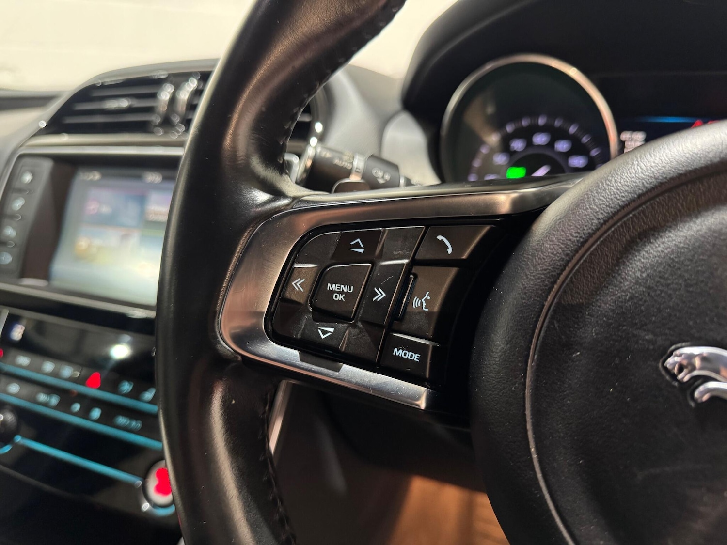 Used Jaguar XE 2015 for sale - 76803562: Photo 34