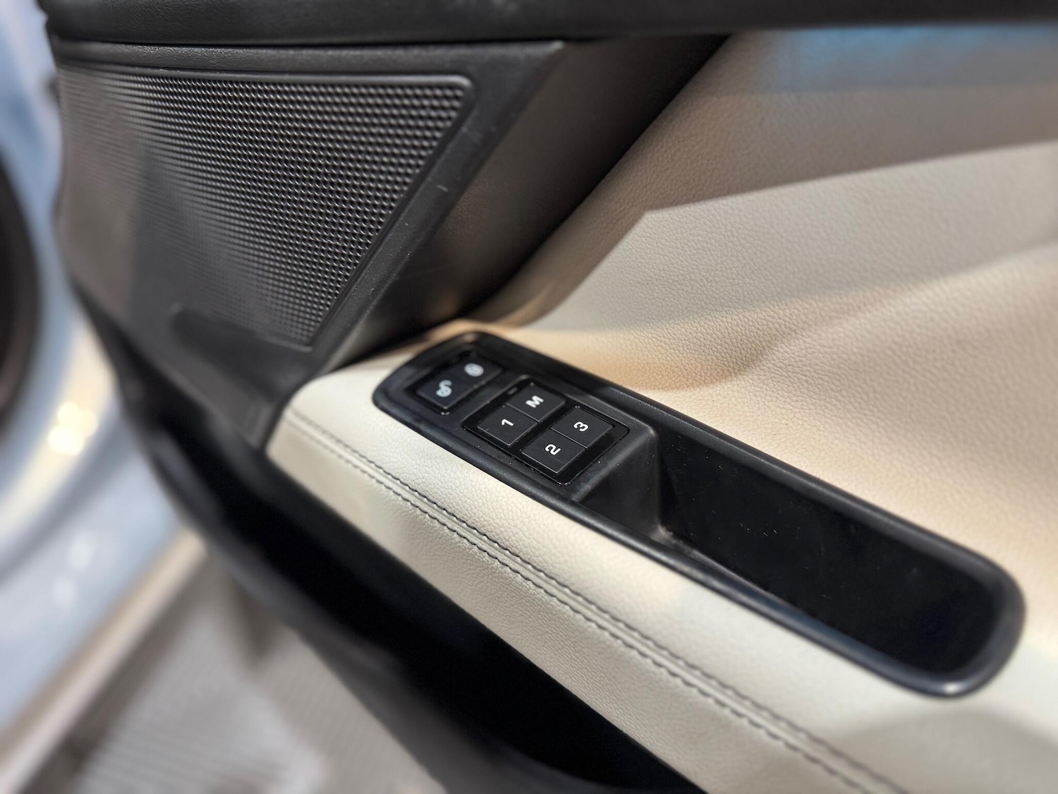 Used Jaguar XE 2015 for sale - 76803562: Photo 37