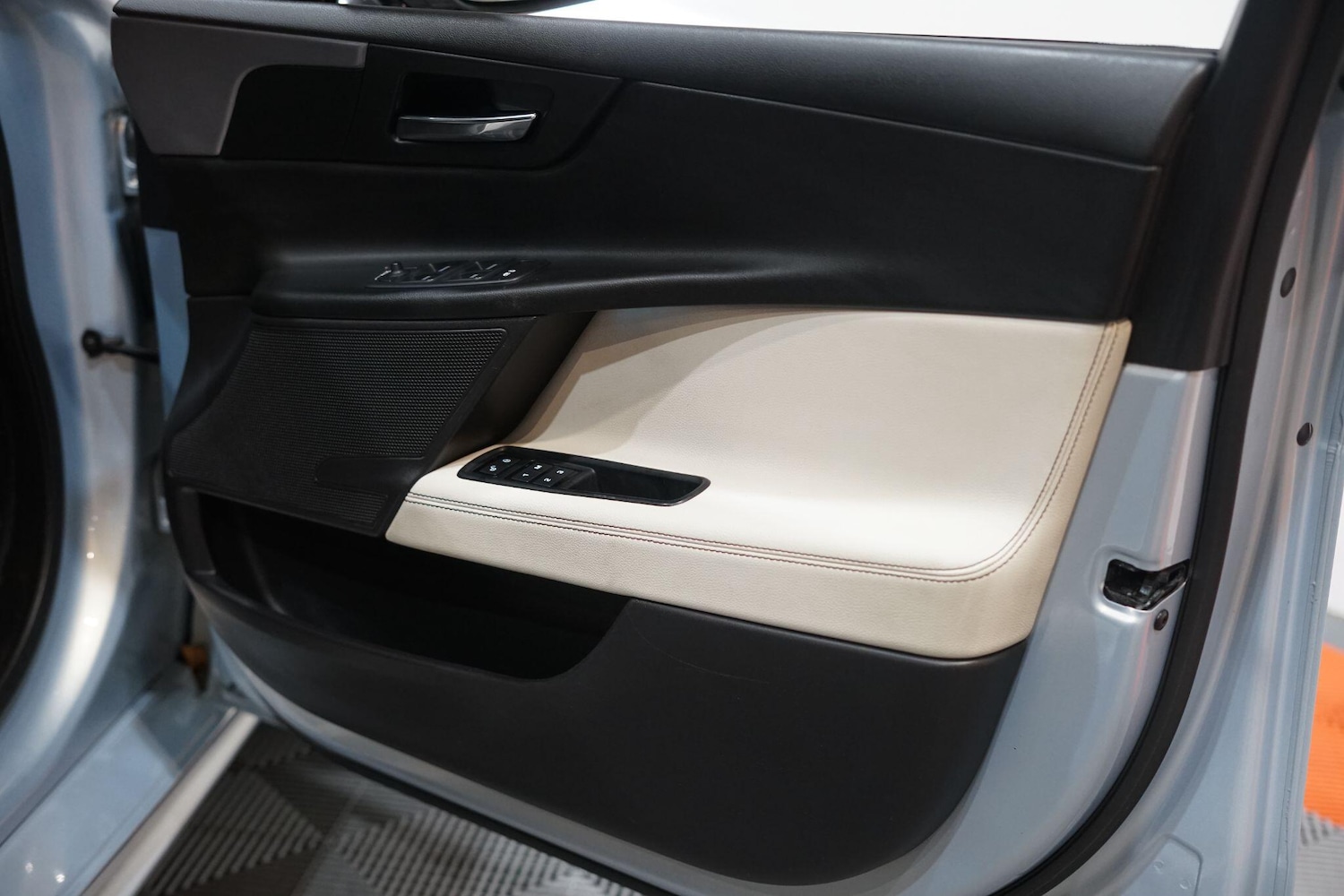 Used Jaguar XE 2015 for sale - 76803562: Photo 38