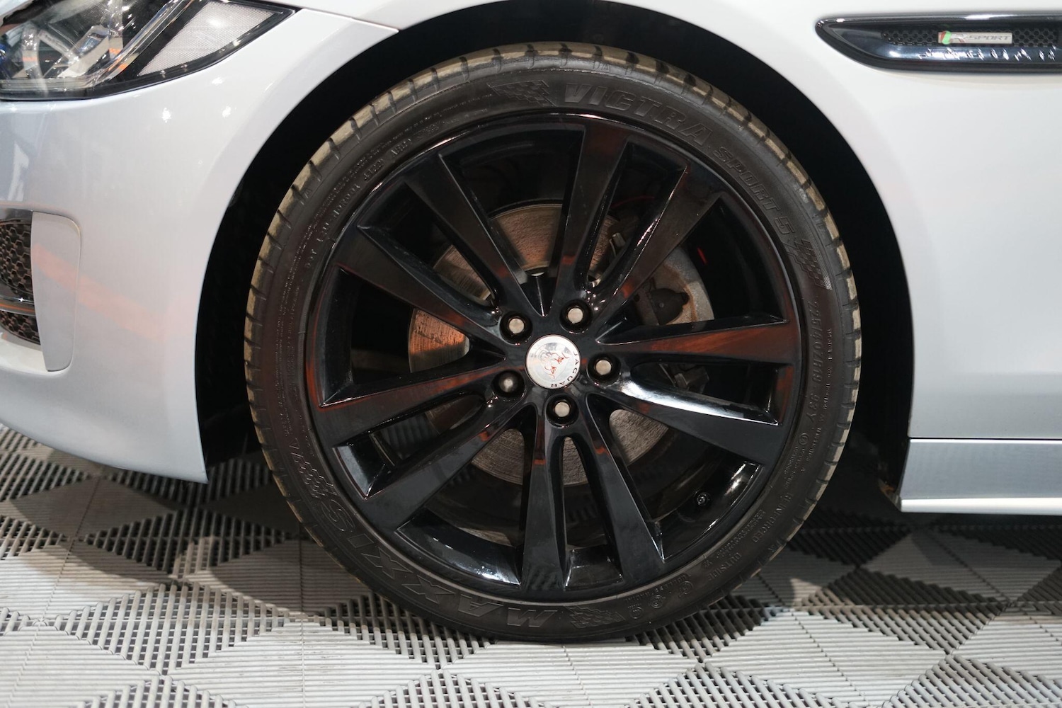 Used Jaguar XE 2015 for sale - 76803562: Photo 40