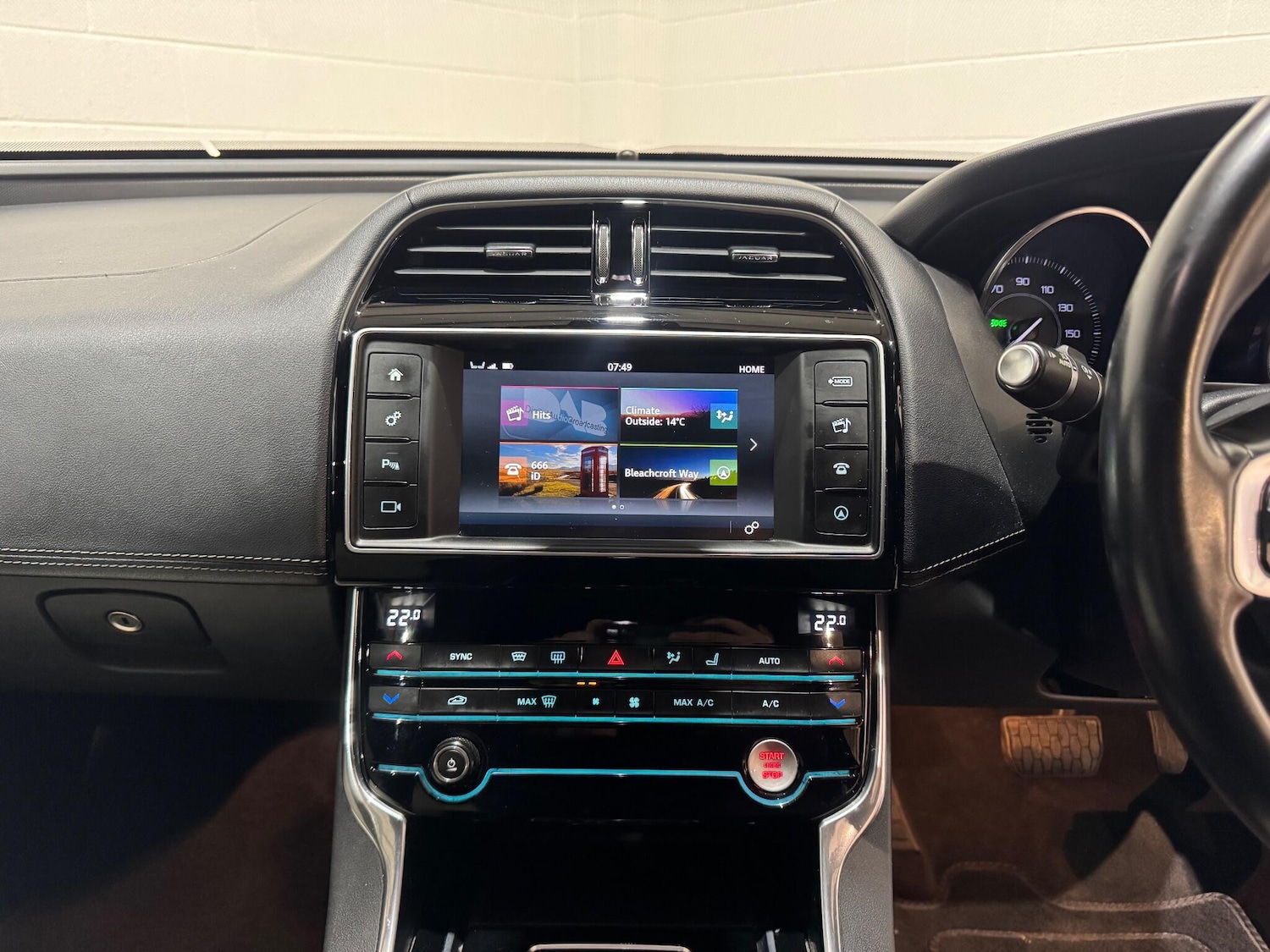 Used Jaguar XE 2015 for sale - 76803562: Photo 43