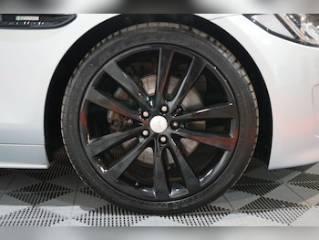 Used Jaguar XE 2015 for sale - 76803562: Photo