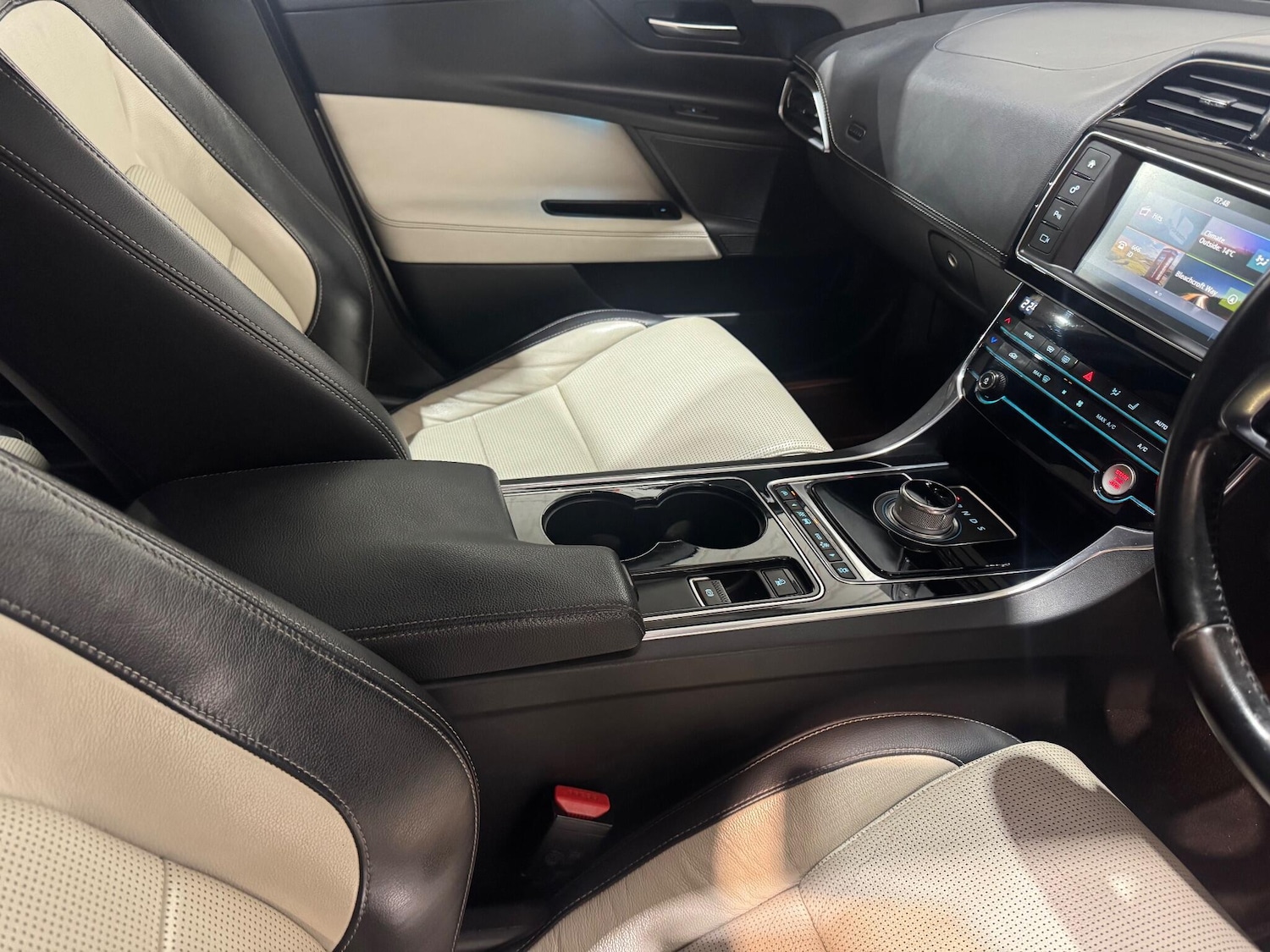 Used Jaguar XE 2015 for sale - 76803562: Photo 55