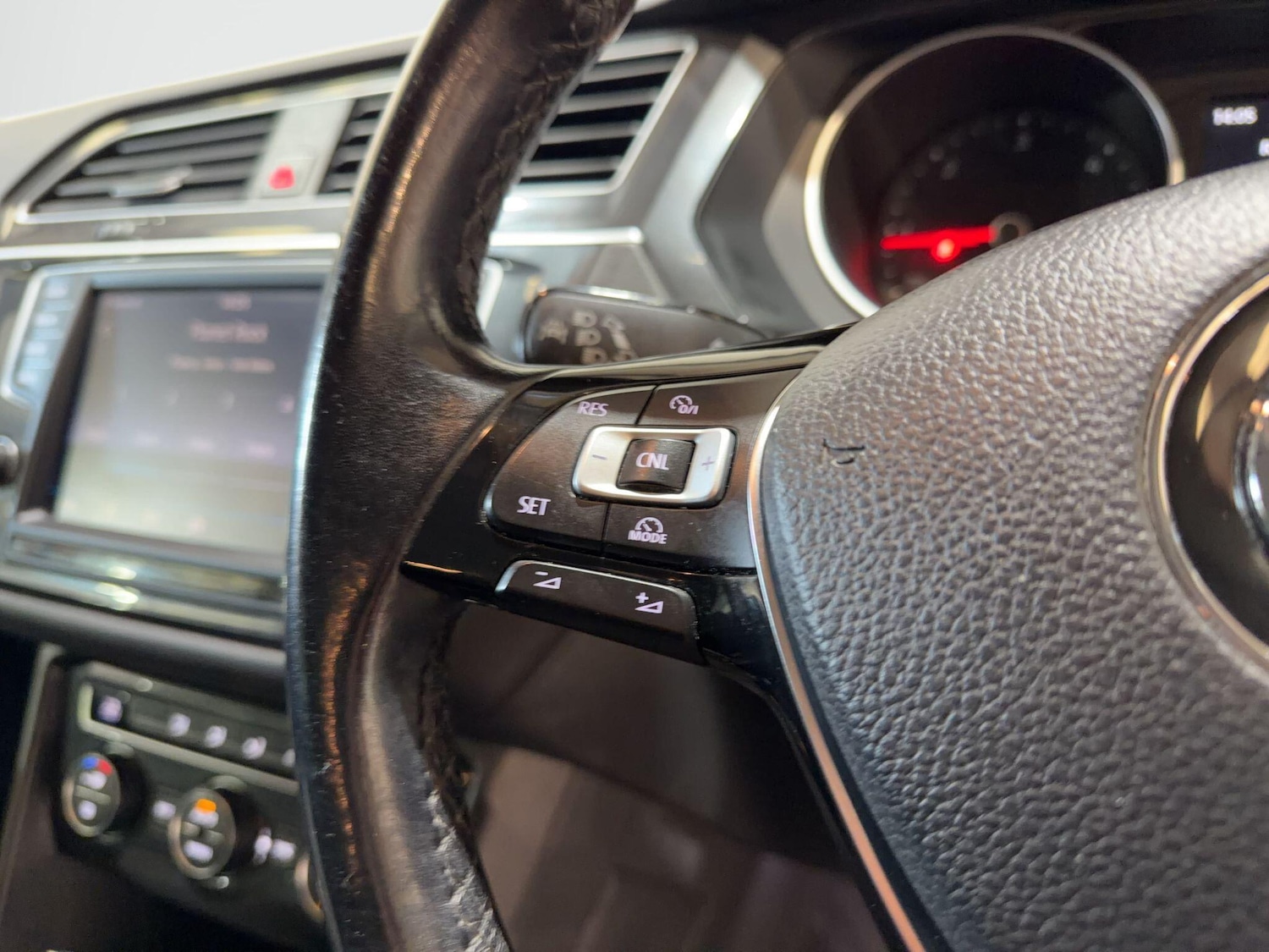 Used Volkswagen Tiguan for sale - 77808749: Photo 37