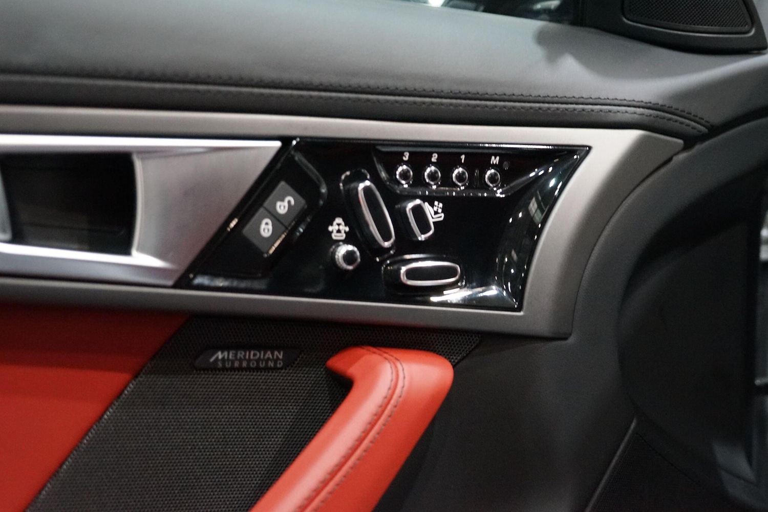 Used Jaguar F-Type 2015 for sale - 77203888: Photo 28