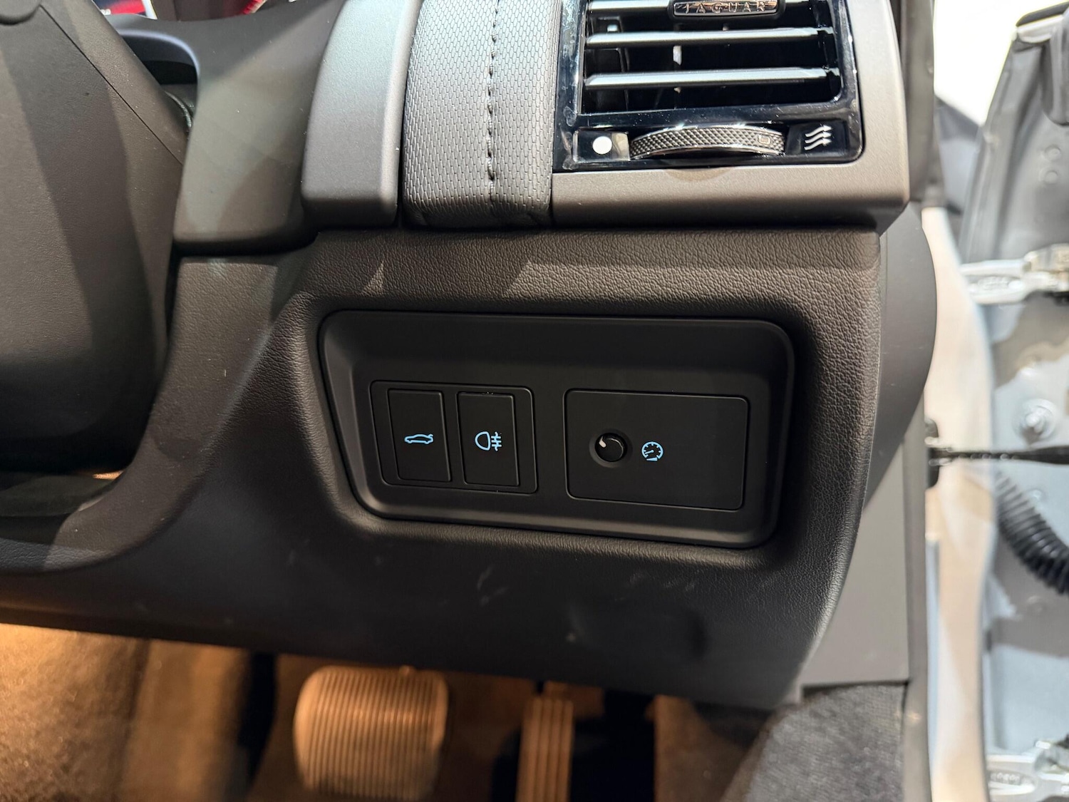 Used Jaguar F-Type 2015 for sale - 77203888: Photo 29