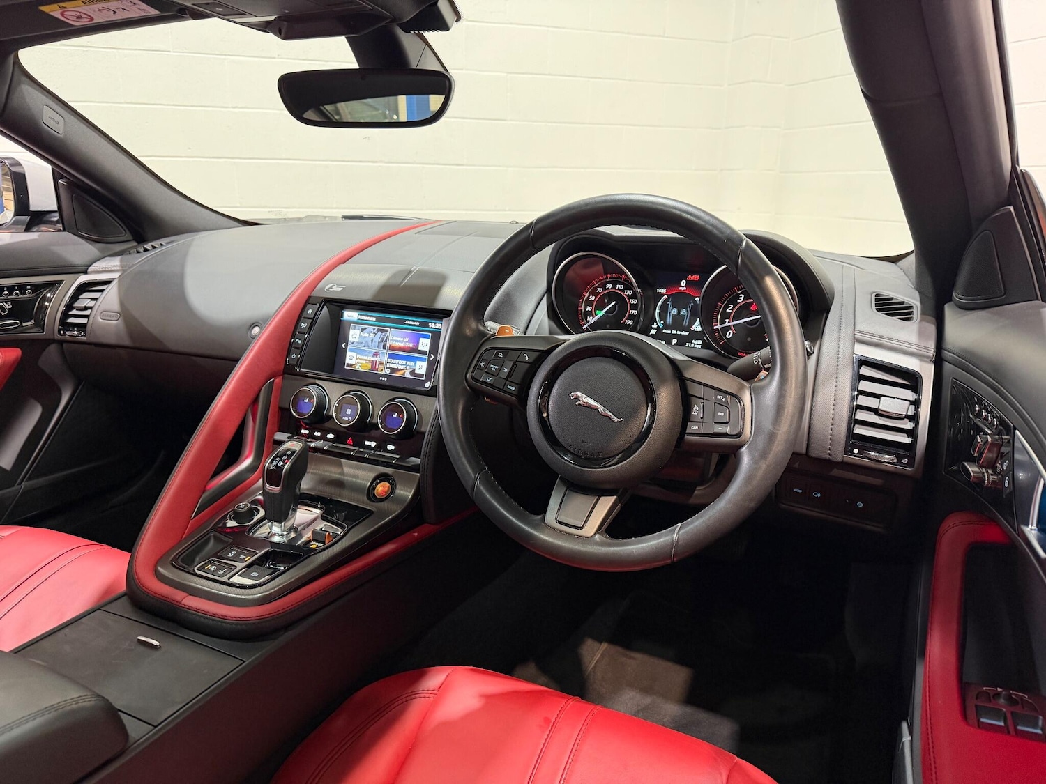 Used Jaguar F-Type 2015 for sale - 77203888: Photo 4