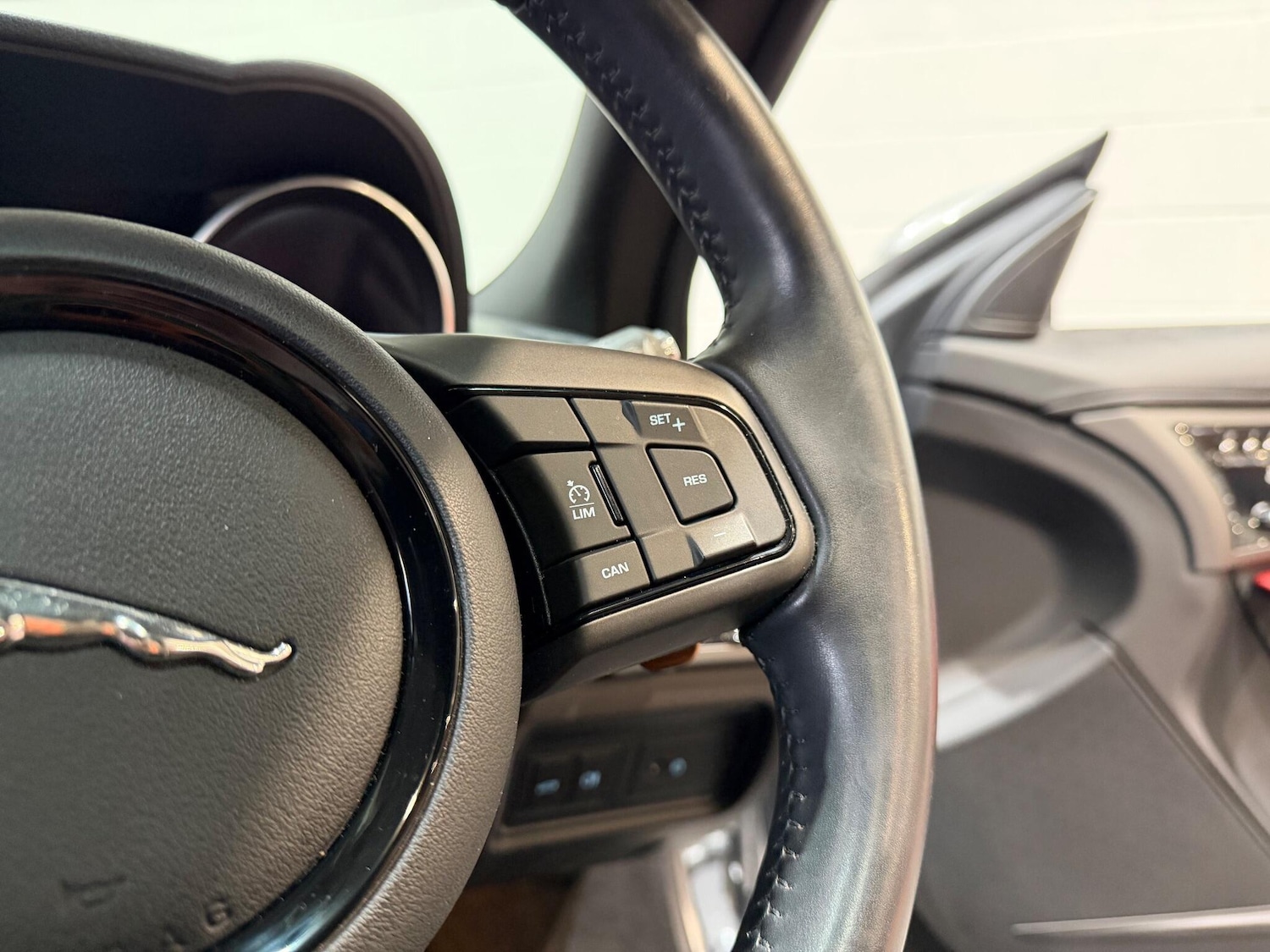 Used Jaguar F-Type 2015 for sale - 77203888: Photo 56