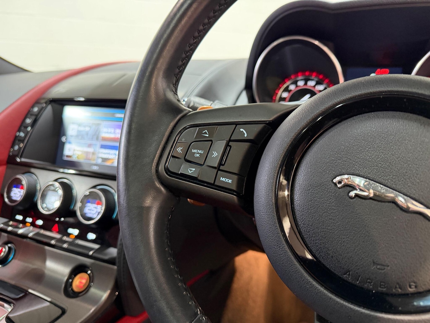 Used Jaguar F-Type 2015 for sale - 77203888: Photo 57