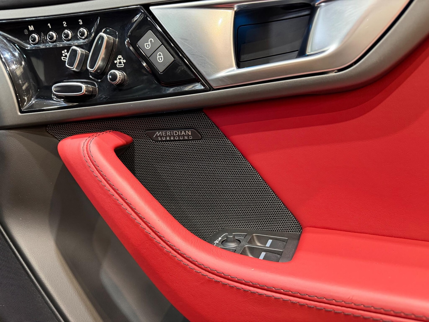 Used Jaguar F-Type 2015 for sale - 77203888: Photo 63