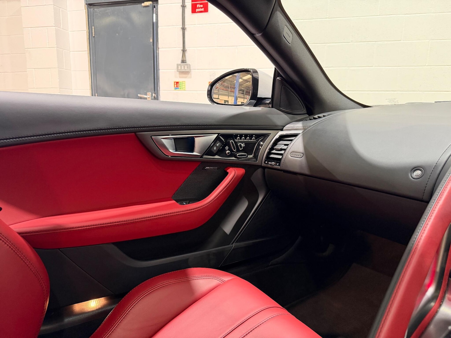 Used Jaguar F-Type 2015 for sale - 77203888: Photo 79