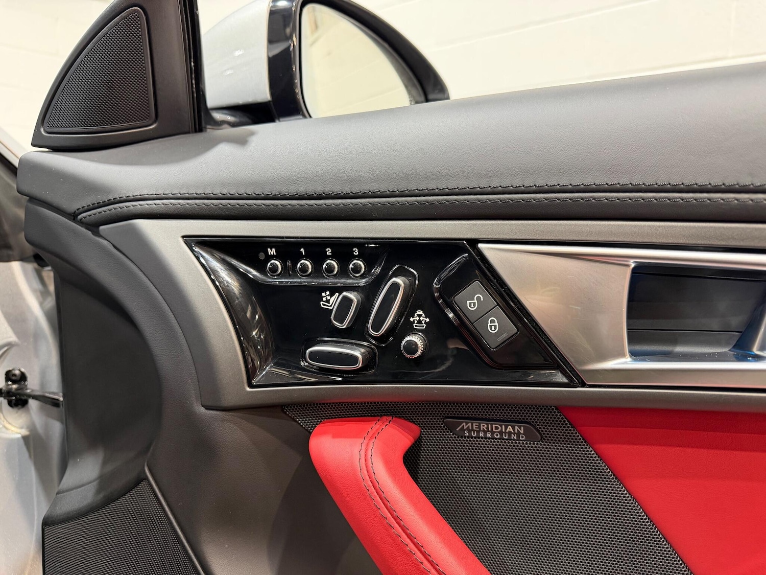 Used Jaguar F-Type 2015 for sale - 77203888: Photo 81