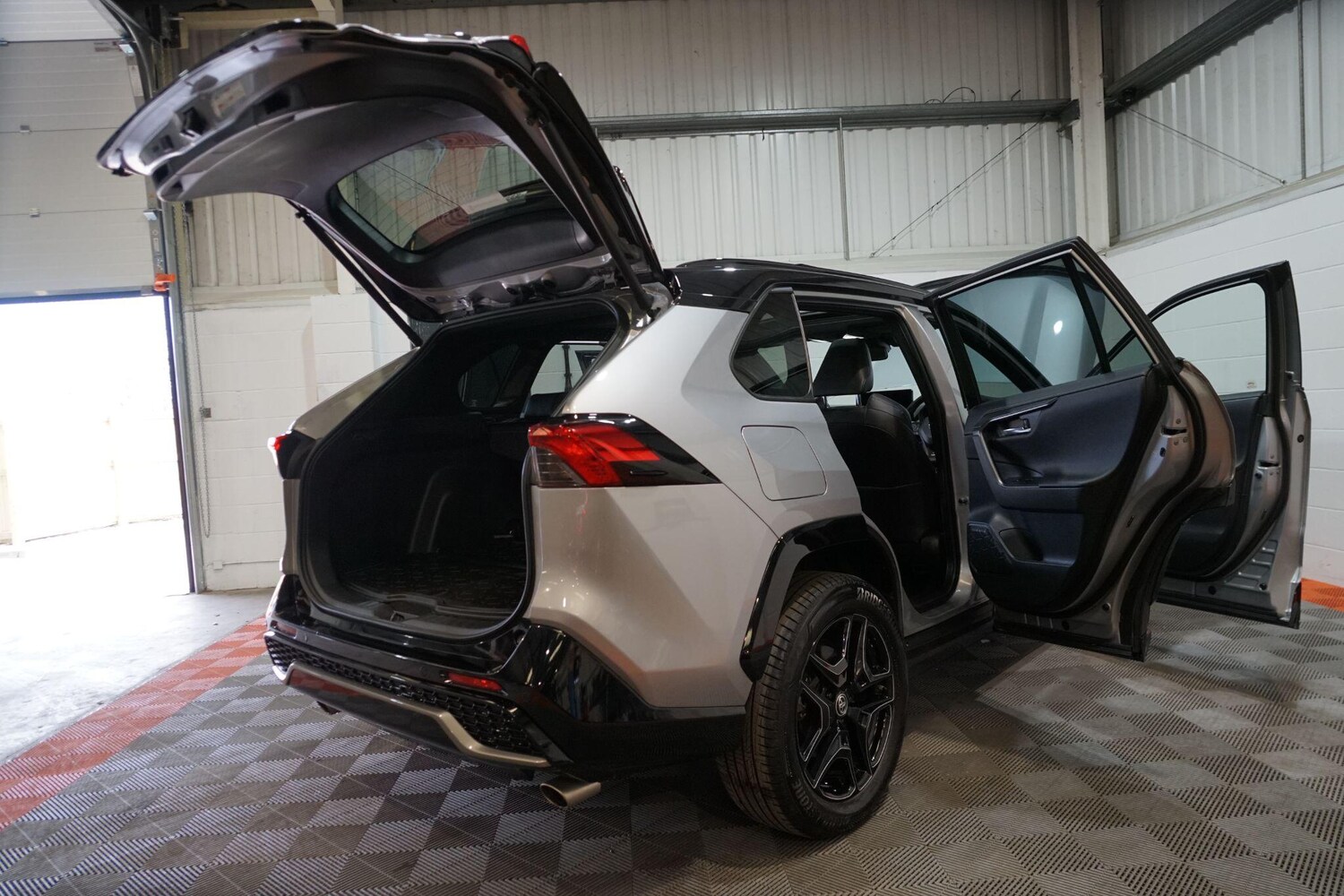 Used Toyota RAV4 2024 for sale - 78048192: Photo 78