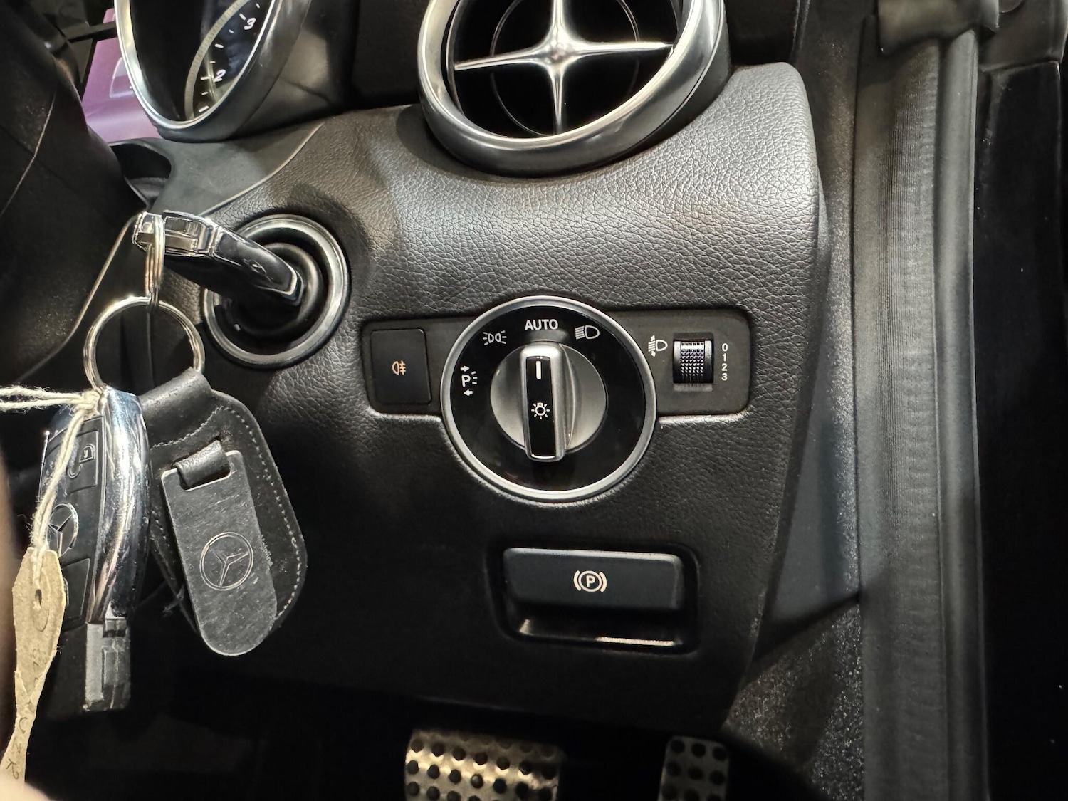 Used Mercedes-Benz SLC 2018 for sale - 76803558: Photo 32