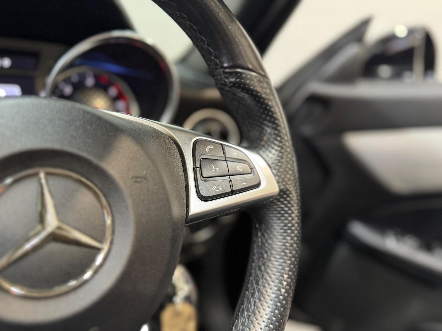 Used Mercedes-Benz SLC 2018 for sale - 76803558: Photo 33